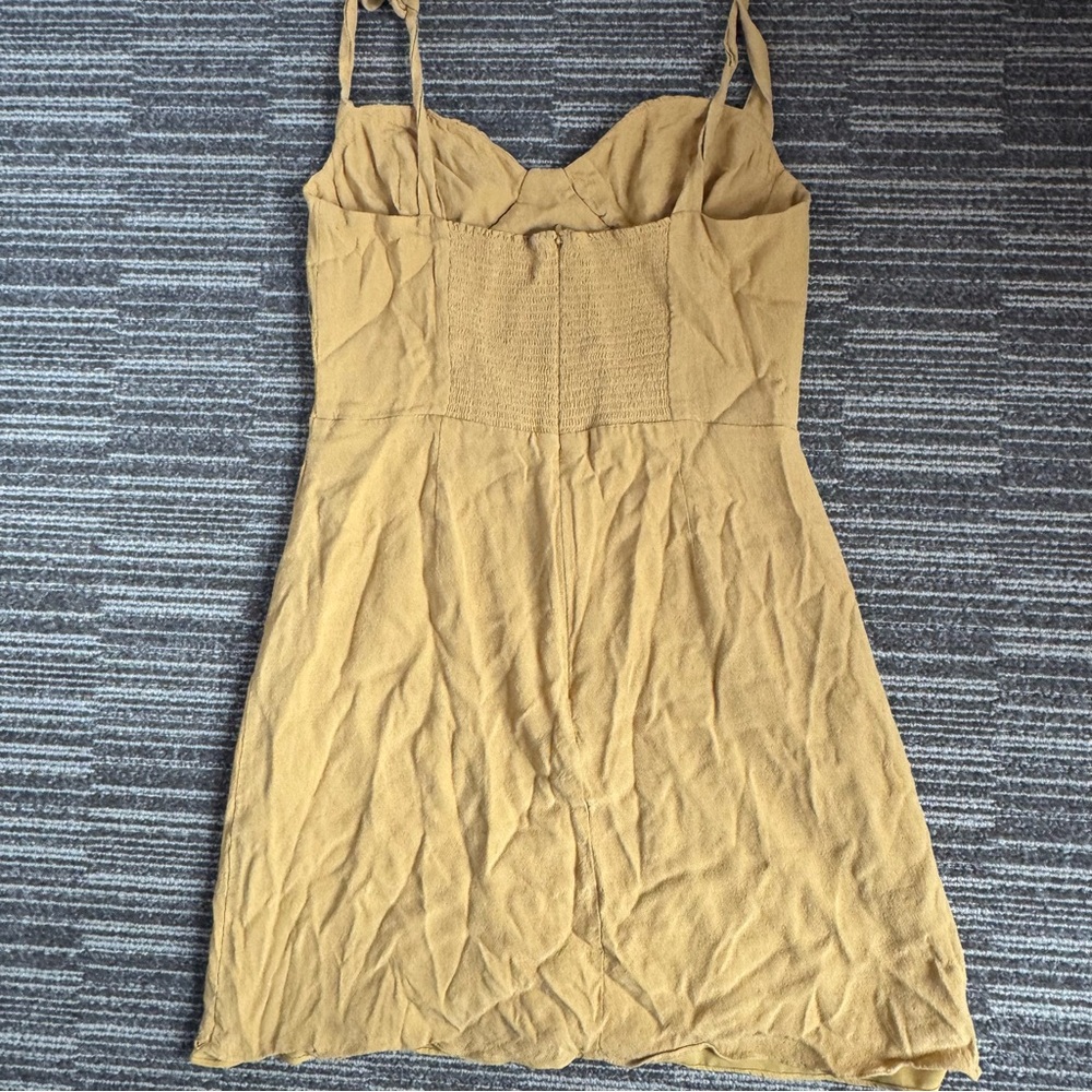 Has a rip do not buy Wilfred Yellow Spaghetti Strap Sundress for Night Out - Picture 2 of 5
